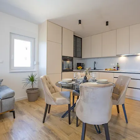 Ruzmarin J Parking Included Apartman