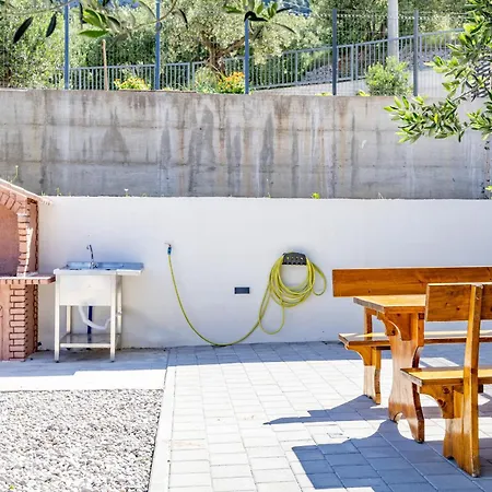 Apartman Ruzmarin J Parking Included Makarska